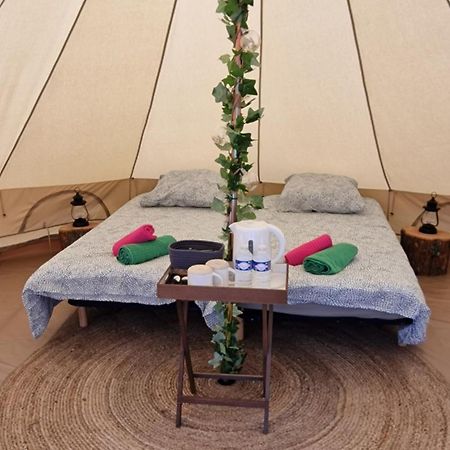 Lodge Tente Les Pommiers Glamping O Rendez-Vous En Demi-Pension Roquefeuil Buitenkant foto